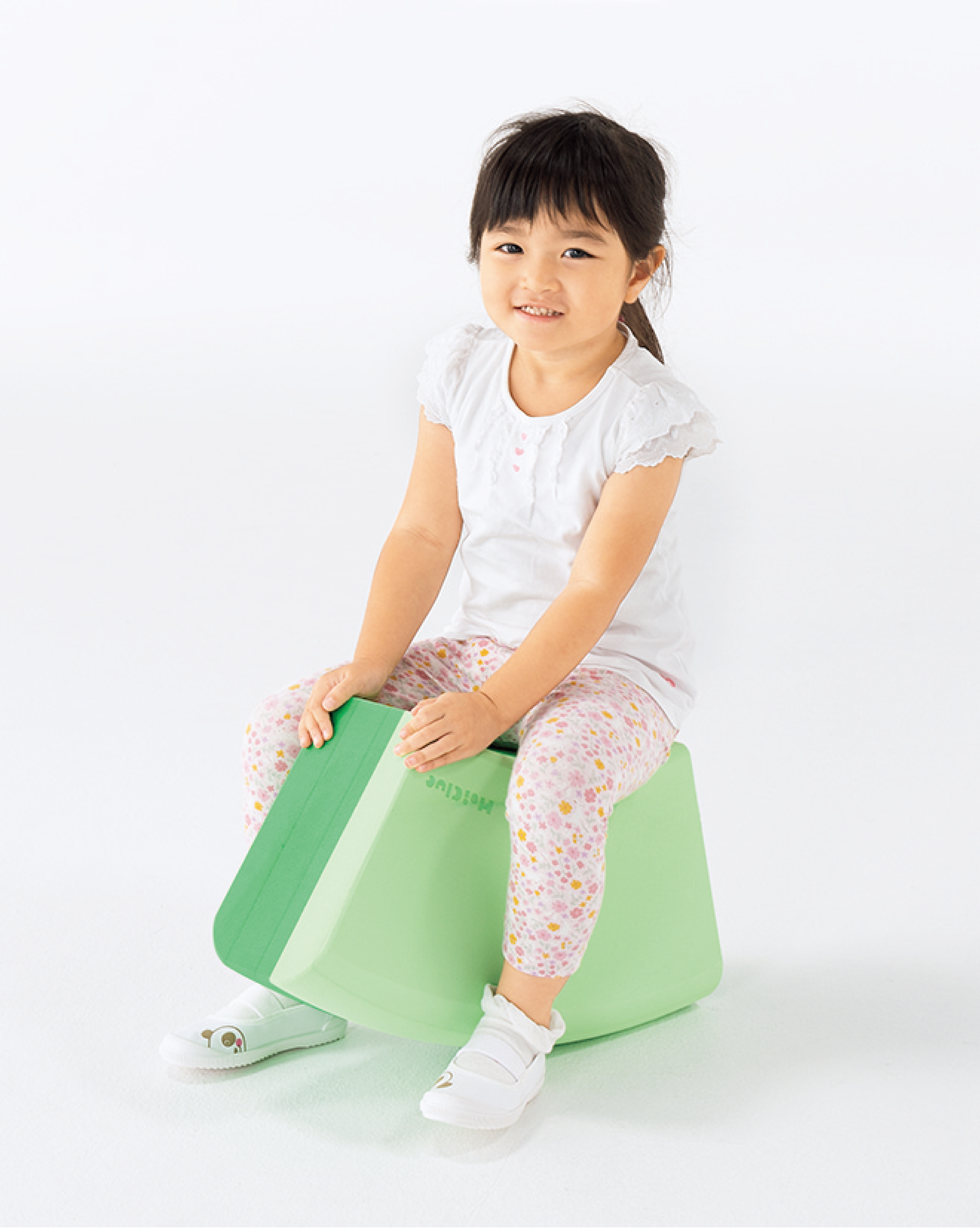 木材の質感と安全性が伝わるクローズアップ画像